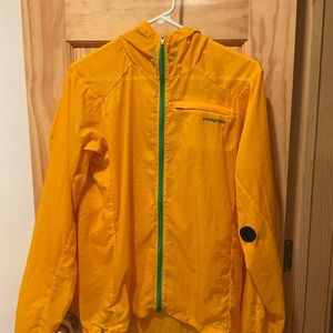 Patagonia Men’s Small Houdini hoody. Good used condition.